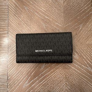 Michael Kors Jet Set Travel Trifold Wallet